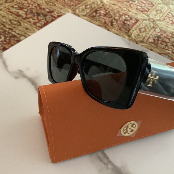 NWT.   Tory Burch sunglasses - Picture 8 of 16